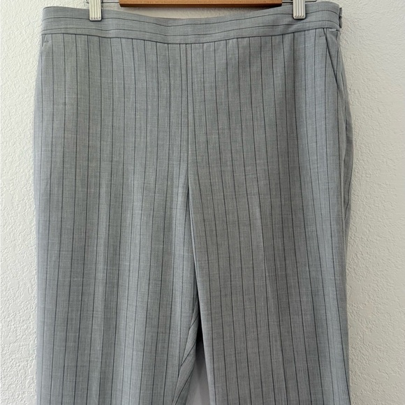 Ann Taylor Pinstripe Light Gray Trousers Side Zip Straight Leg Size 10 - Picture 2 of 10
